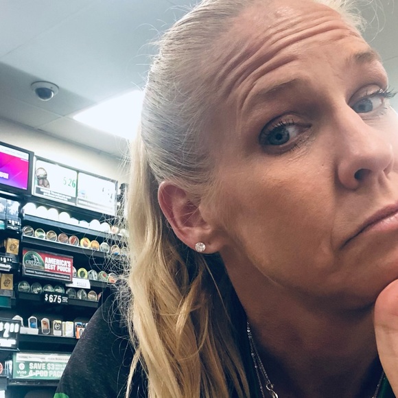 Meet your Posher, Heather - Picture 2 of 2